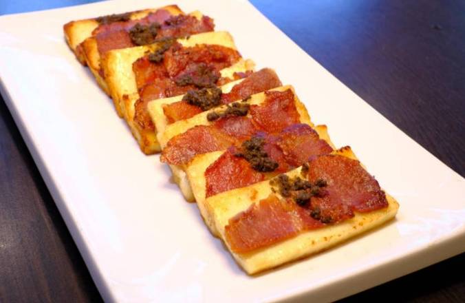 Pan-fried Prosciutto with Black truffle 黑松露云腿煎乳饼